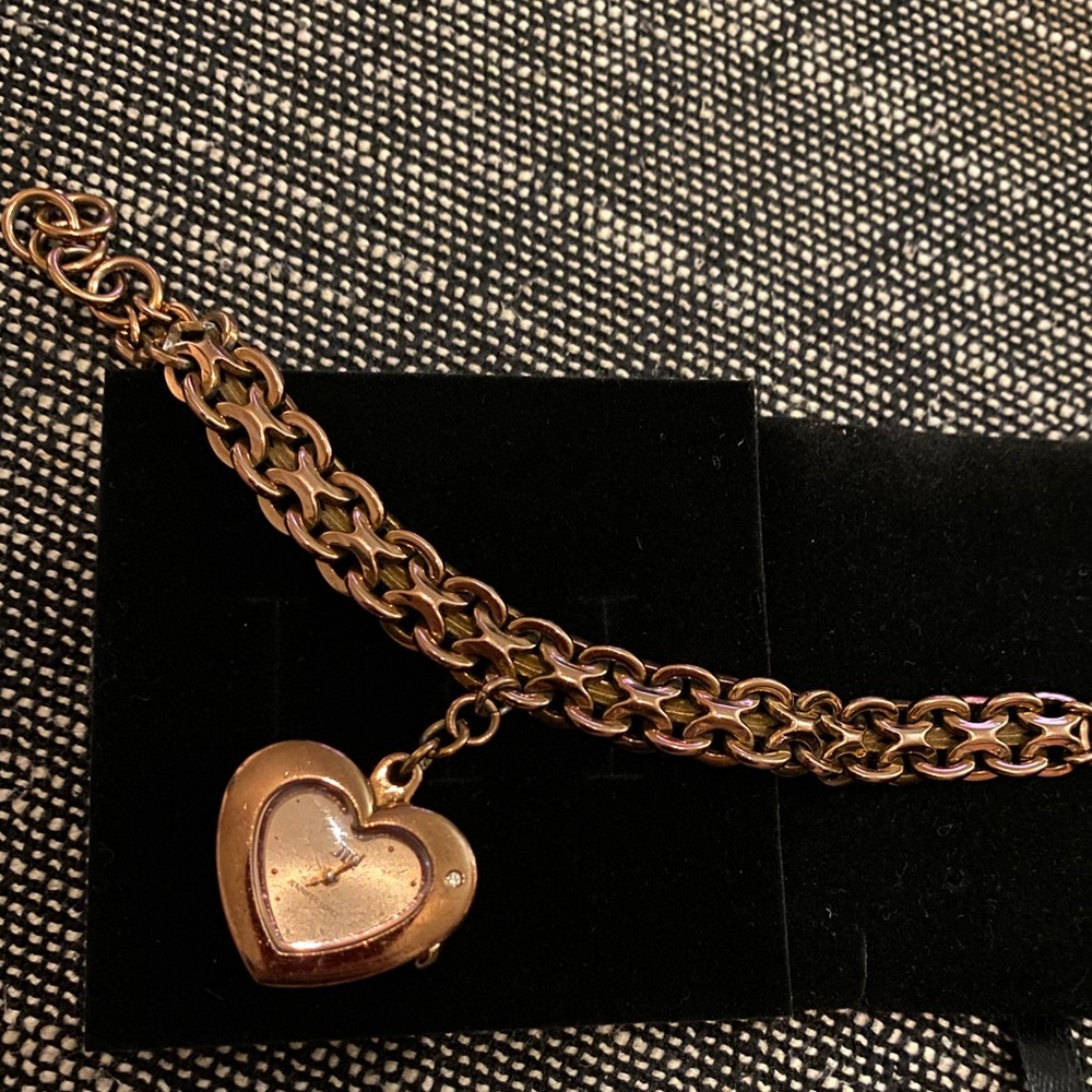Jennifer Lopez Gold Heart Charm Bracelet